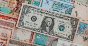 Notas de dólar e outras moedas estrangeiras